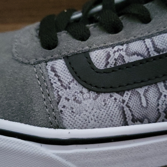 CLEARANCE!! Women's Vans Ward Gargoyle Snake - Picture 7 of 13